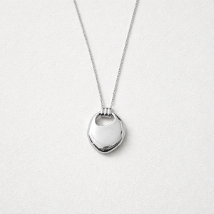 OVAL PENDANT NECKLACE